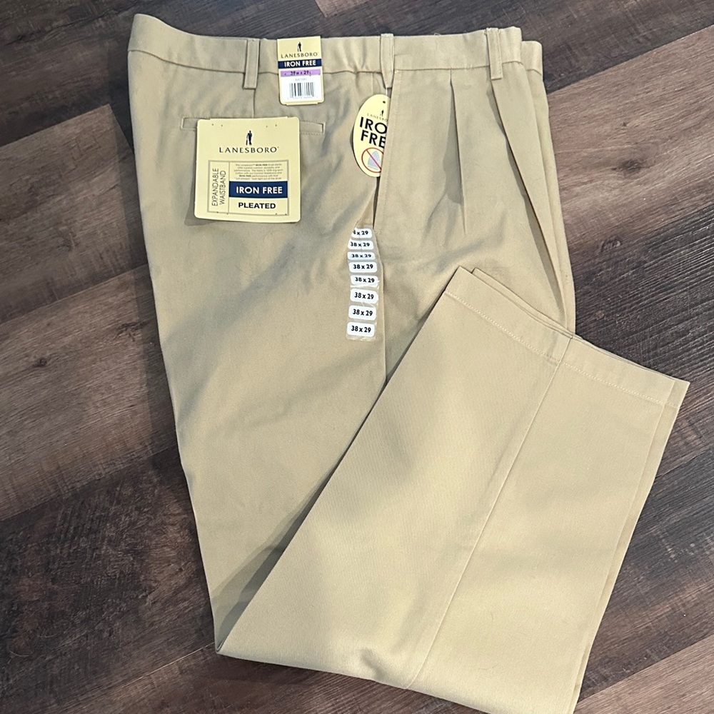 Lanesboro Men's Khaki Pleated Chinos